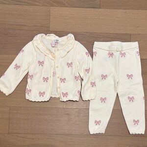 Adorable Janie and Jack Knit Bow Set